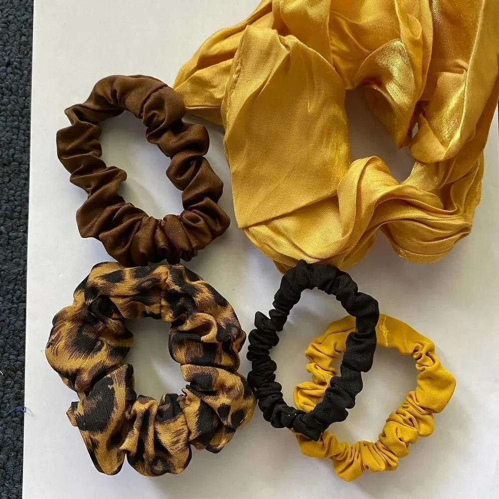 𝅺Set of 5 Scrunchies - Golden Leopard